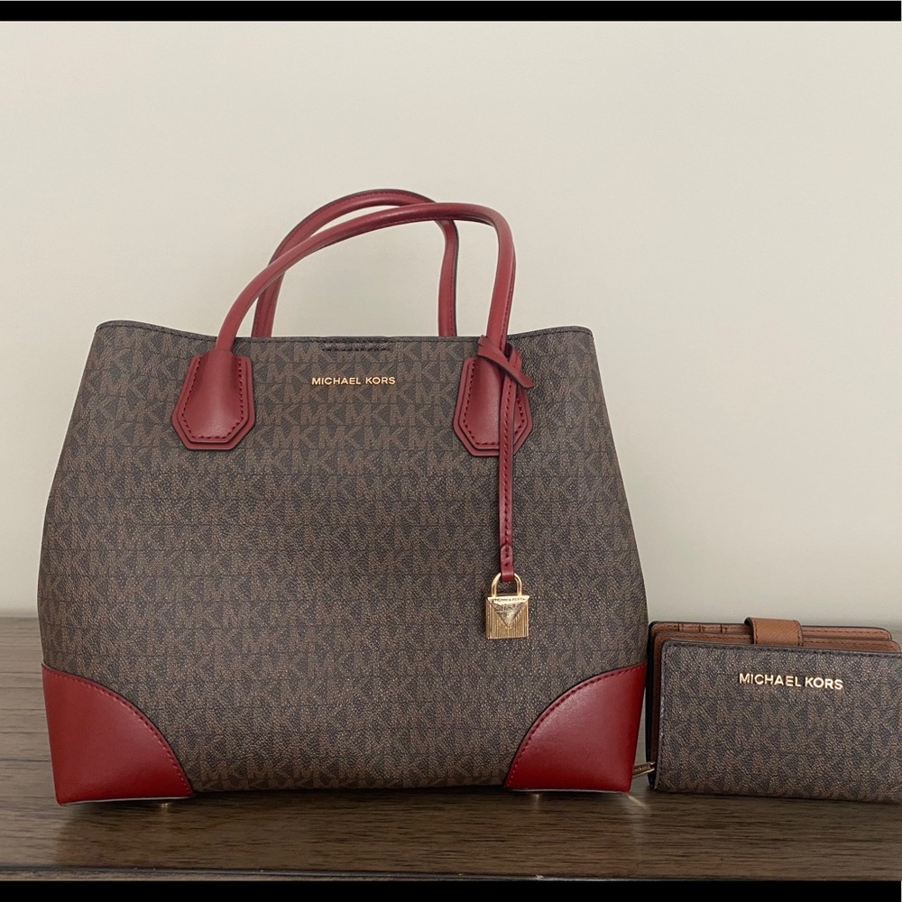 Michael Kors purse and wallet set